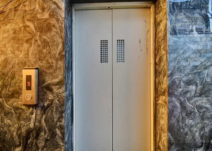 Oyo Flagship 83977 Zq Guest House