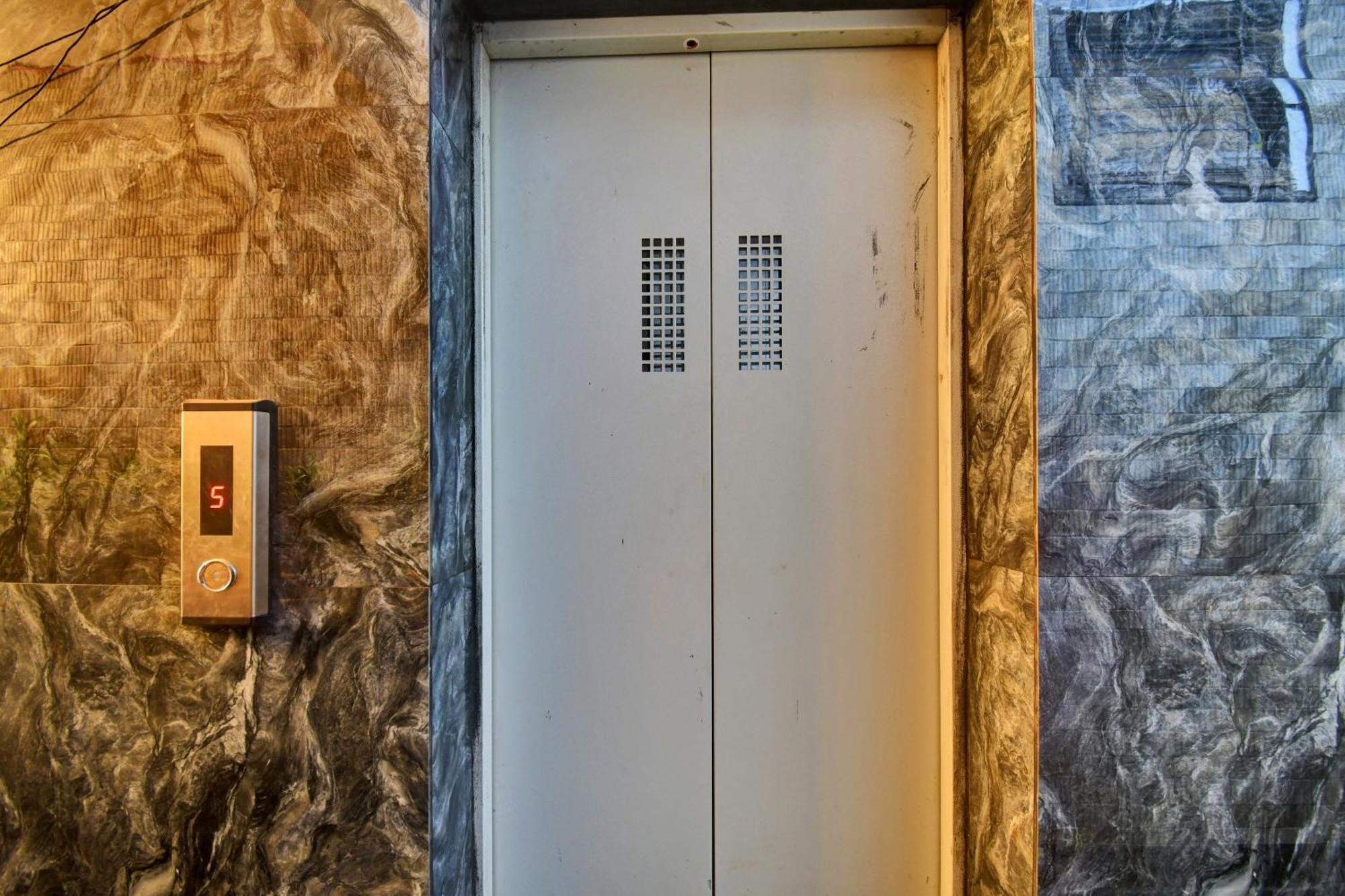 Oyo Flagship 83977 Zq Hotel Kolkata